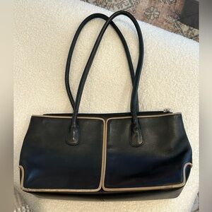 Danier Leather Shoulder Bag Vintage East / West Bag Y2K Black with piping